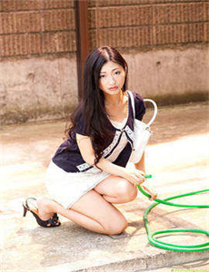 苏里南在线电视剧免费观看-年轻的继拇 主演